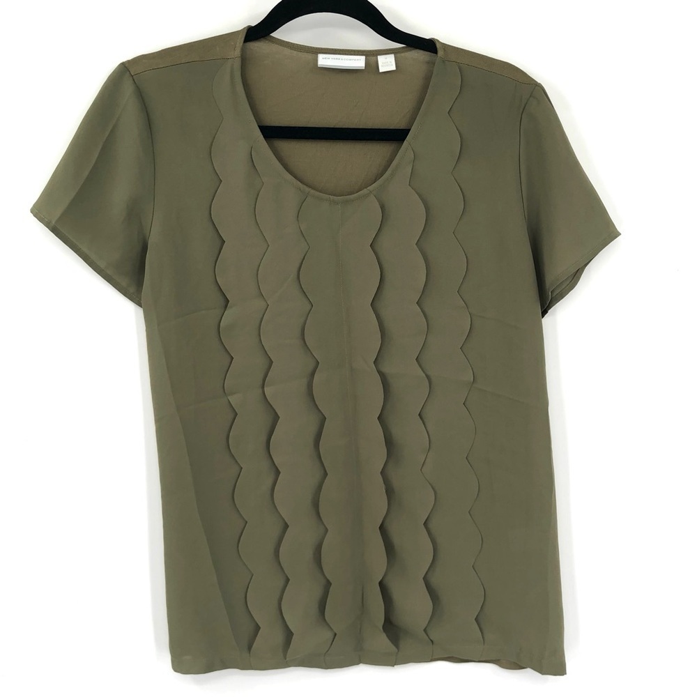 NEW YORK & COMPANY Olive Green Blouse Scalloped Accent Women M Short Sleeve Top